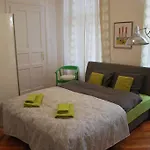 Riverside Green, 5th District Apartman *