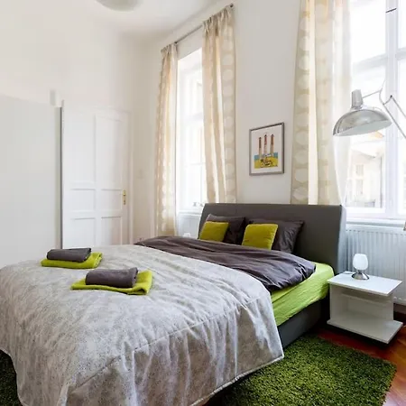 Riverside Green, 5th District * Budapest