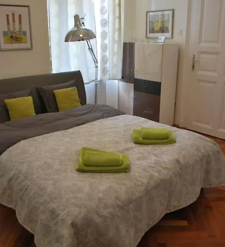 Riverside Green, 5th District