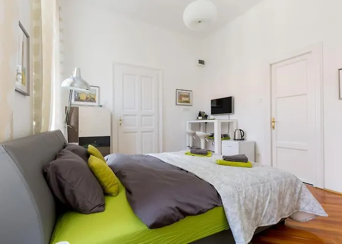 Apartment Riverside Green, 5th District