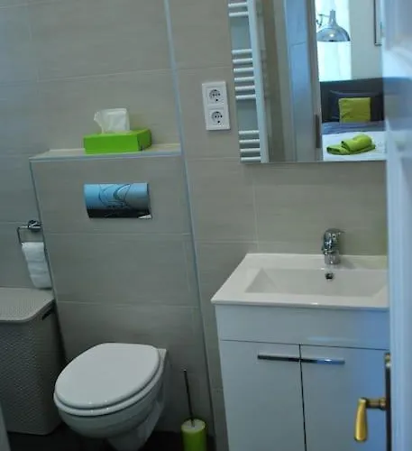 Riverside Green, 5th District