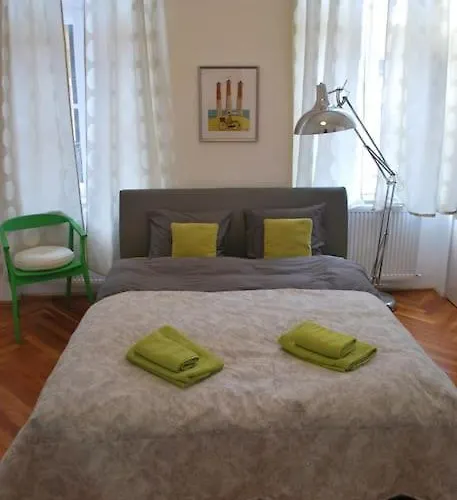 Riverside Green, 5th District Apartment *