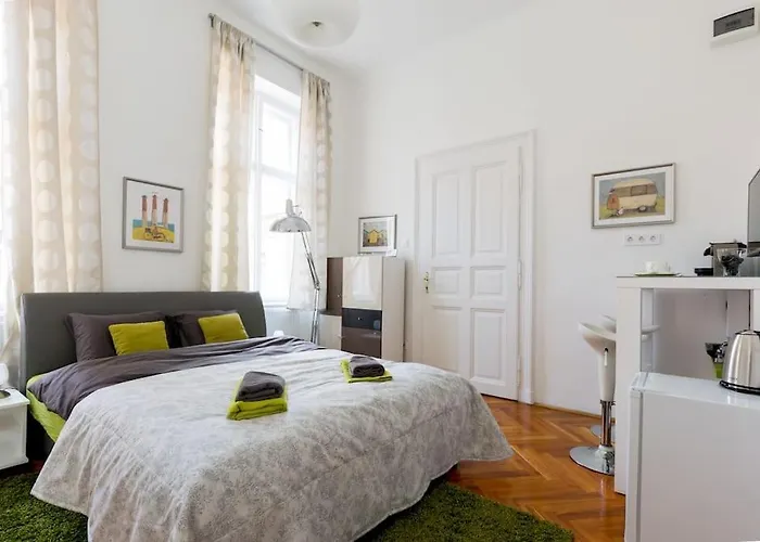 Riverside Green, 5th District