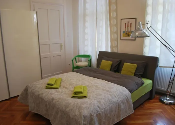 Riverside Green, 5th District Apartment *