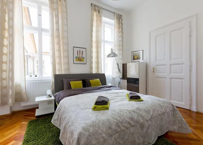 Riverside Green, 5th District Appartement