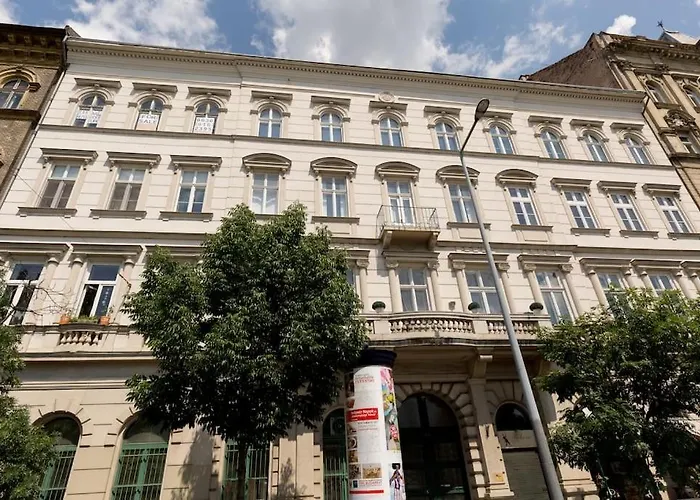 Riverside Green, 5th District Budapest