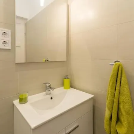 Riverside Green, 5th District بودابست