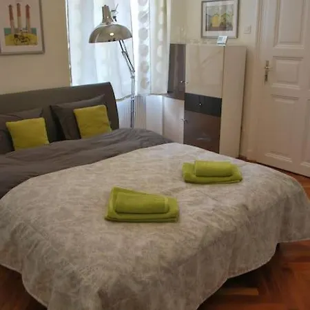 Riverside Green, 5th District