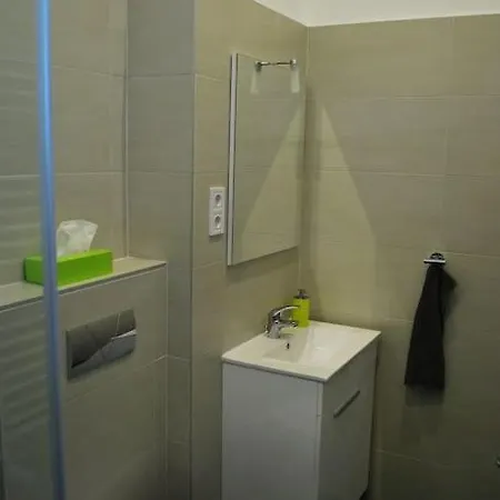 Riverside Green, 5th District بودابست