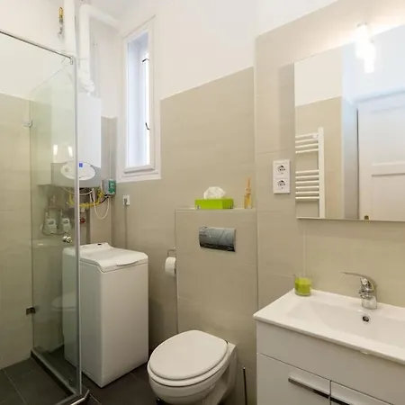 Riverside Green, 5th District بودابست